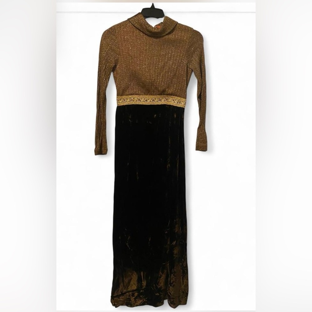 1970s Elegant Brown and Gold Long Sleeve Dress